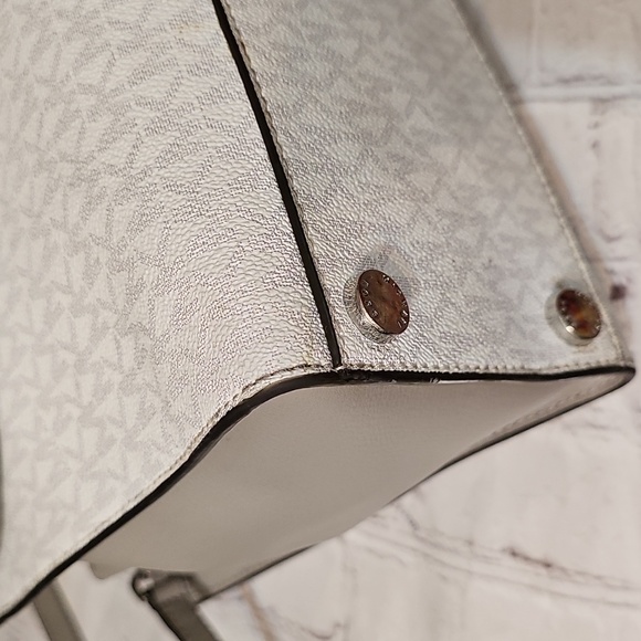 Michael Kors Satchel in Gray and Cream